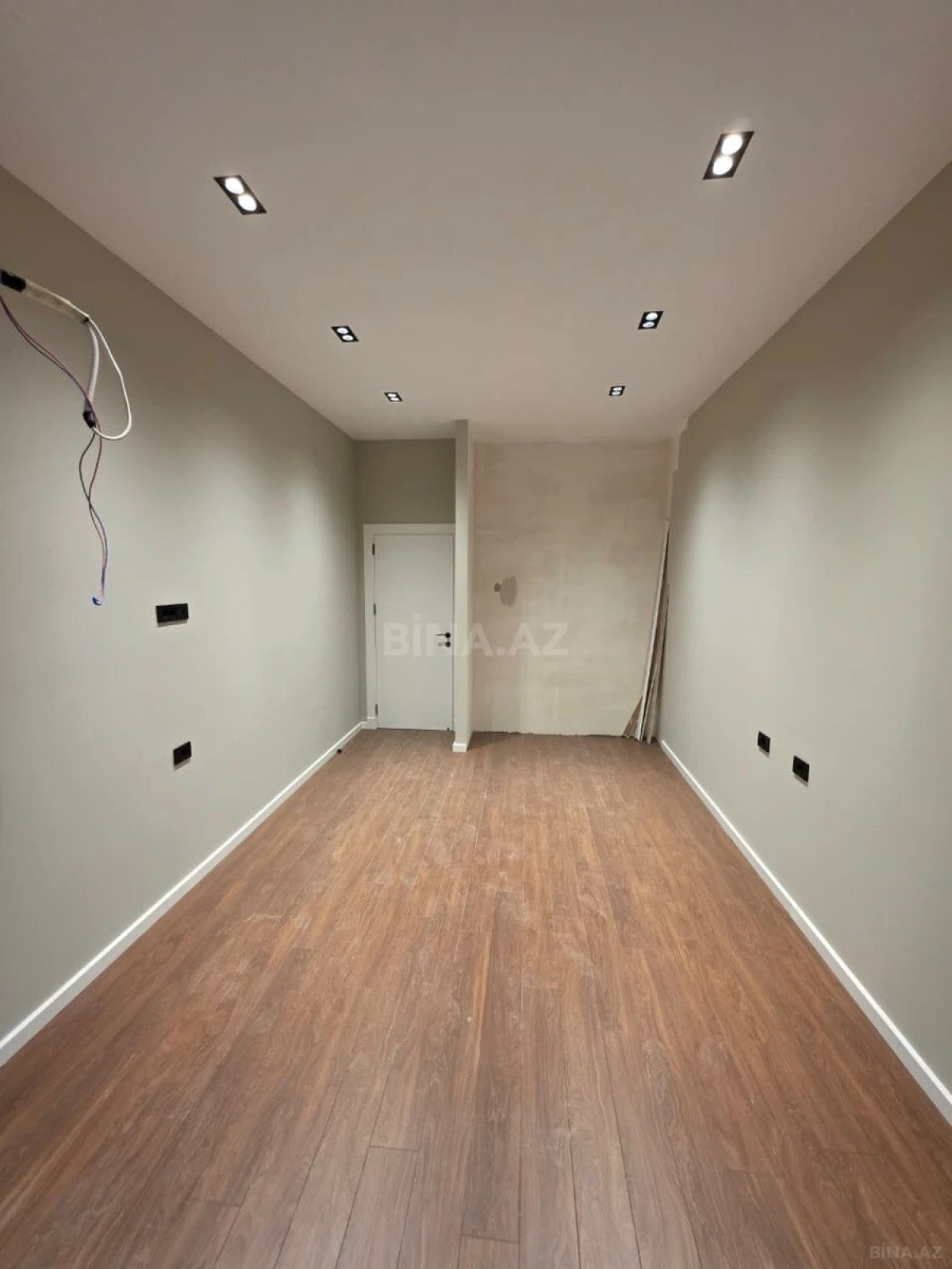 Satılır 3 otaqlı mənzil 127 m²