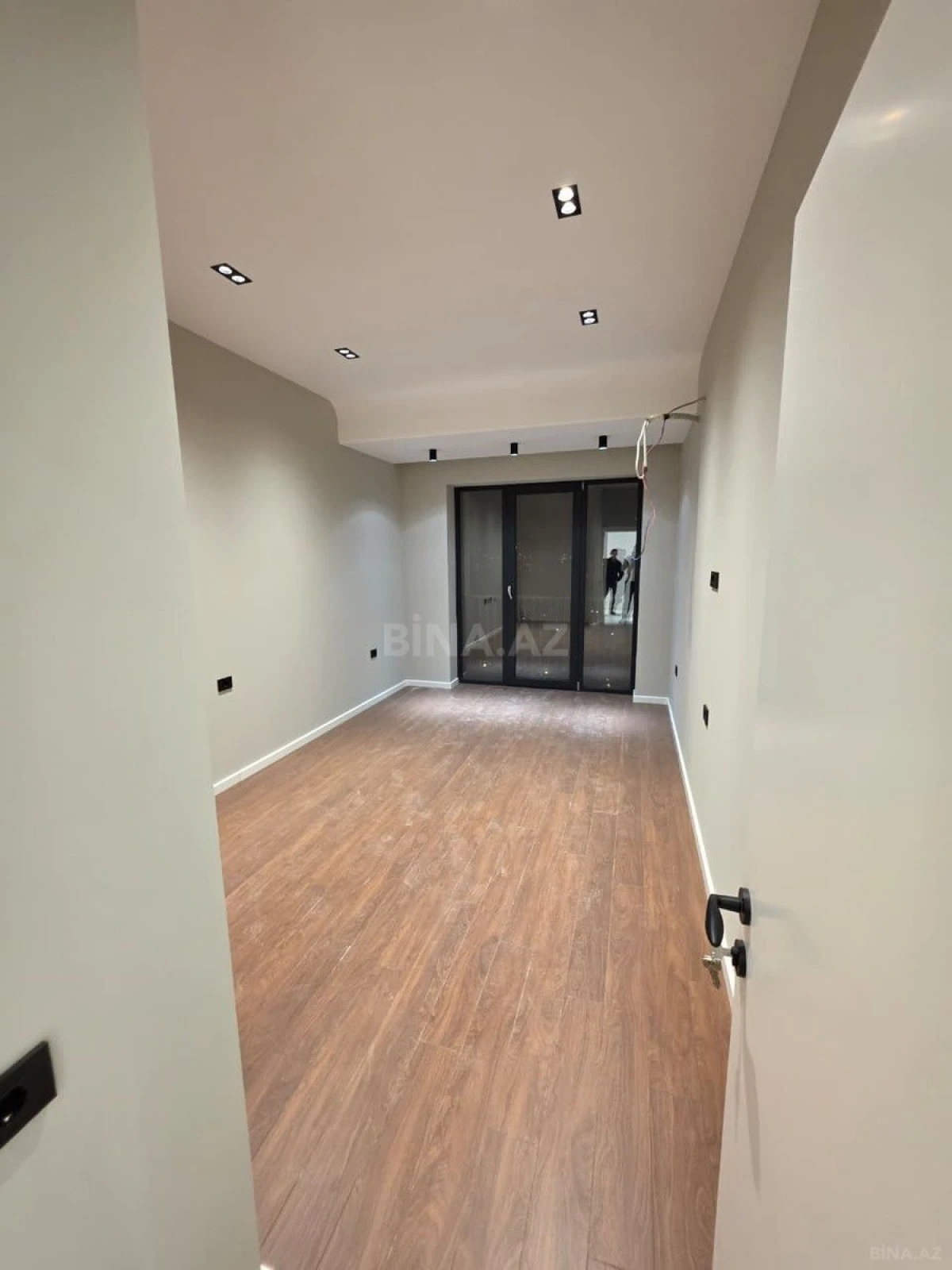Satılır 3 otaqlı mənzil 127 m²
