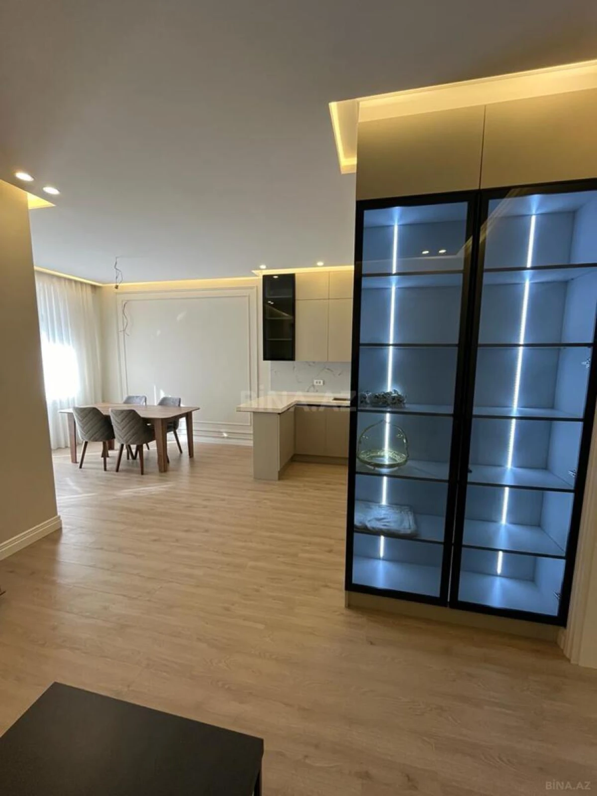 Satılır 2 otaqlı mənzil 68 m²