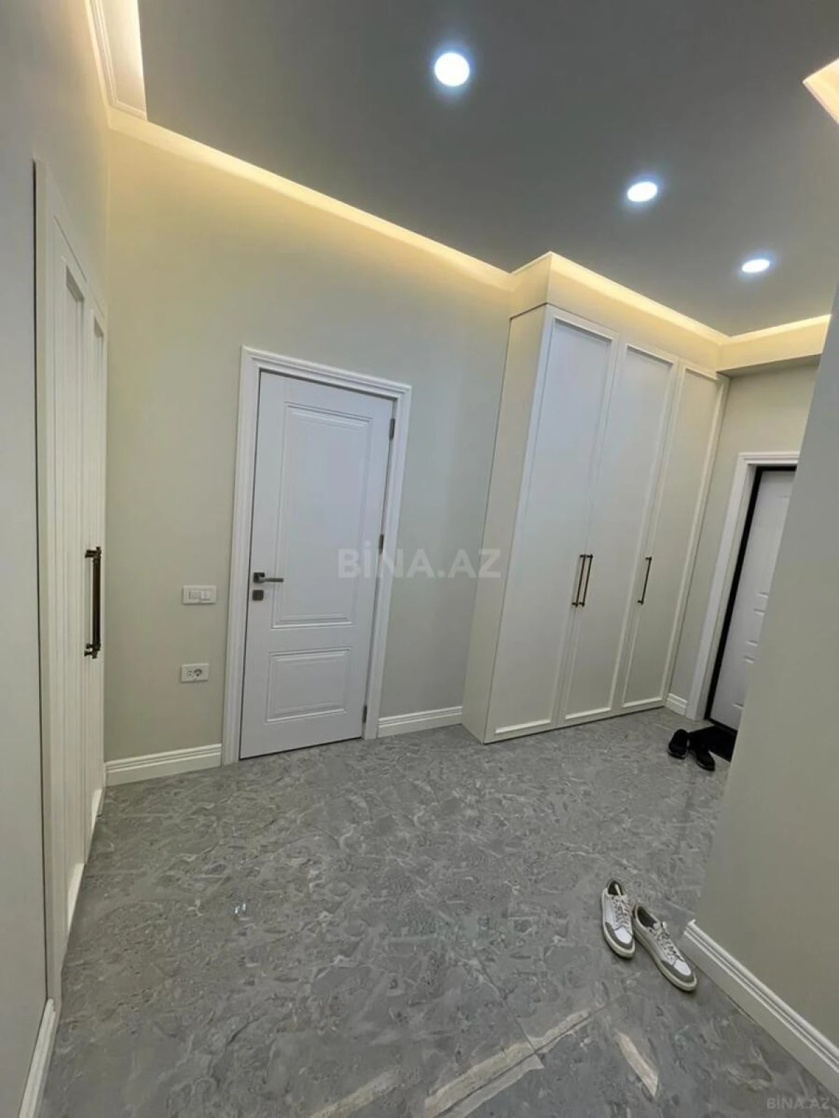 Satılır 2 otaqlı mənzil 68 m²