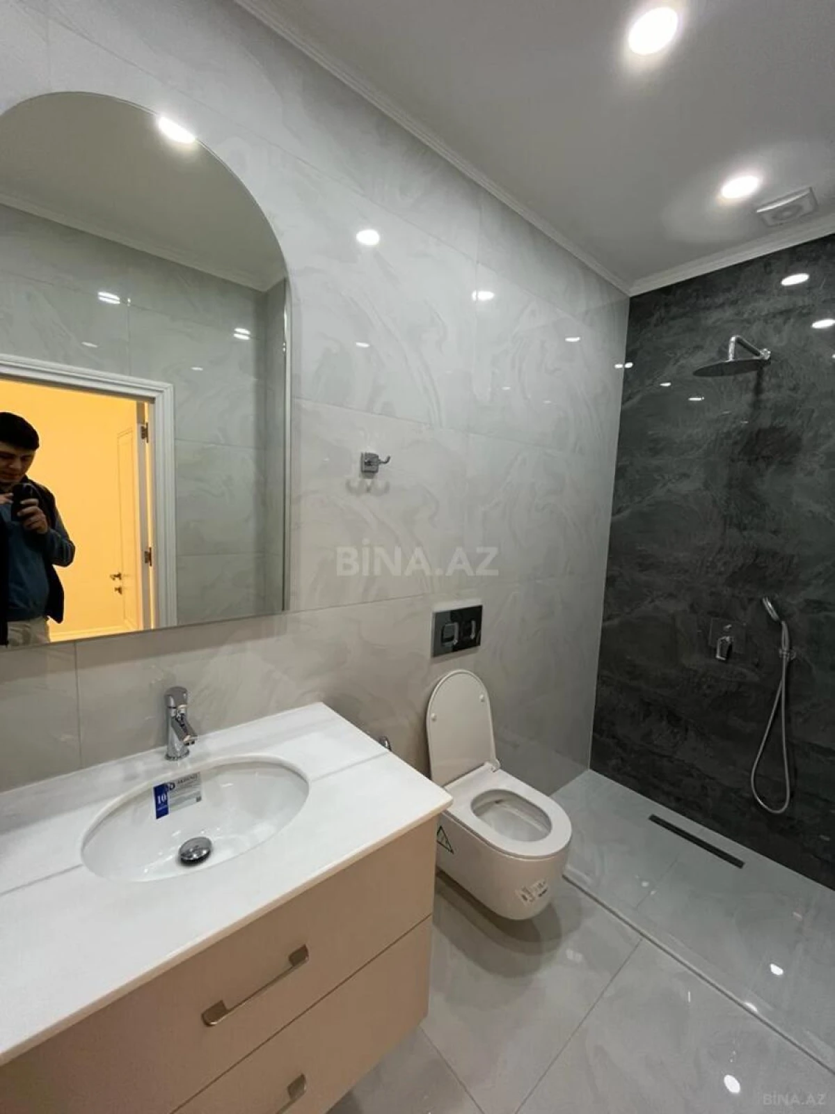 Satılır 2 otaqlı mənzil 68 m²