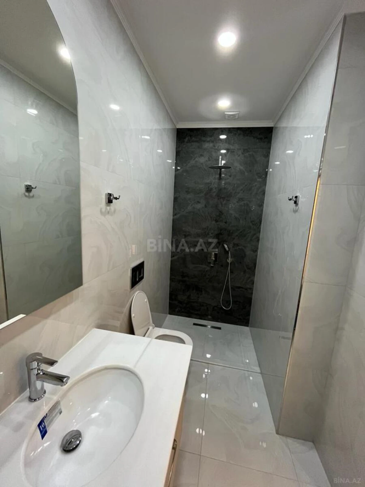 Satılır 2 otaqlı mənzil 68 m²