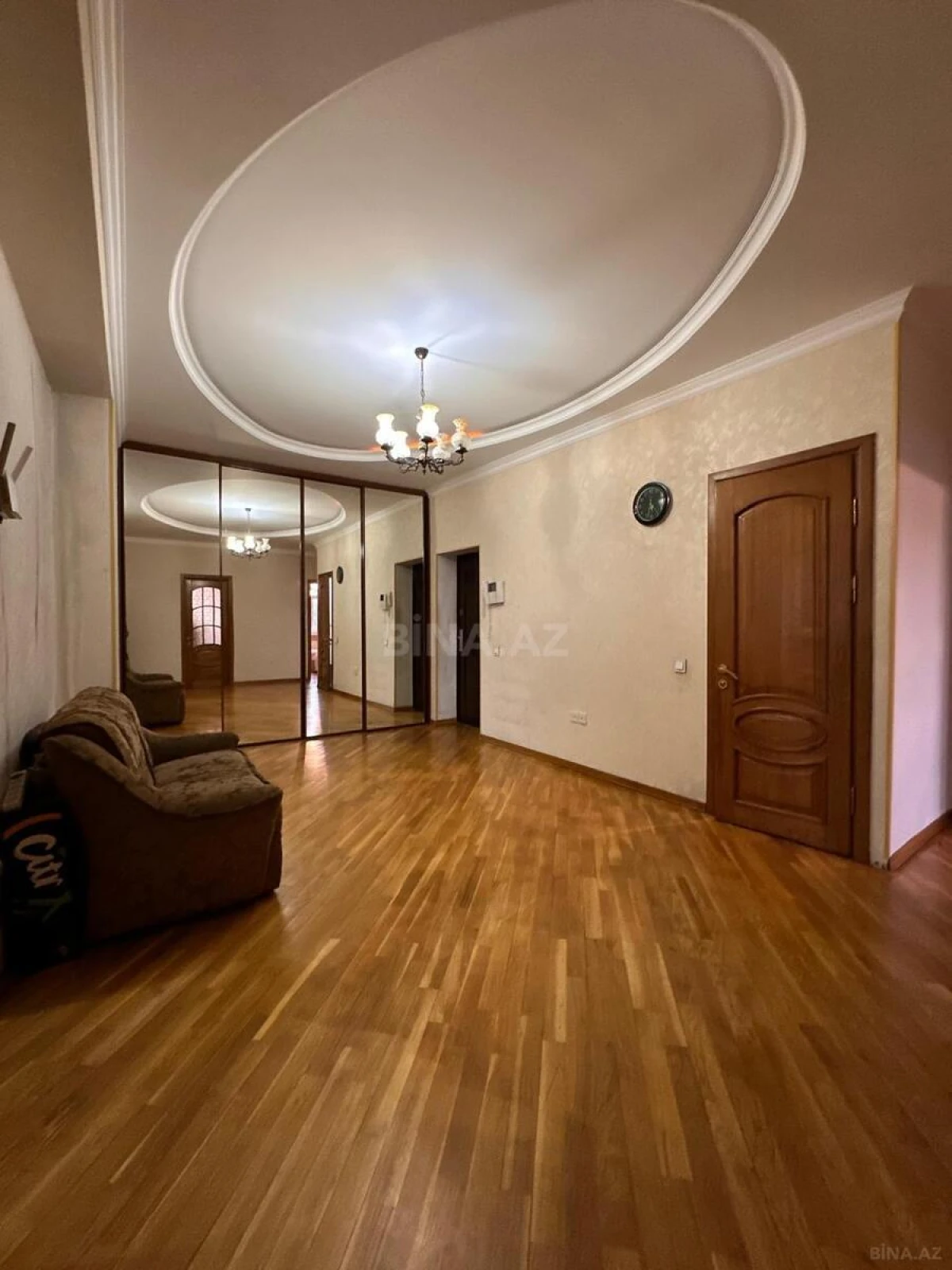 Satılır 3 otaqlı mənzil 130 m²