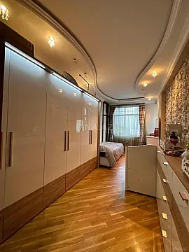 Satılır 3 otaqlı mənzil 130 m²