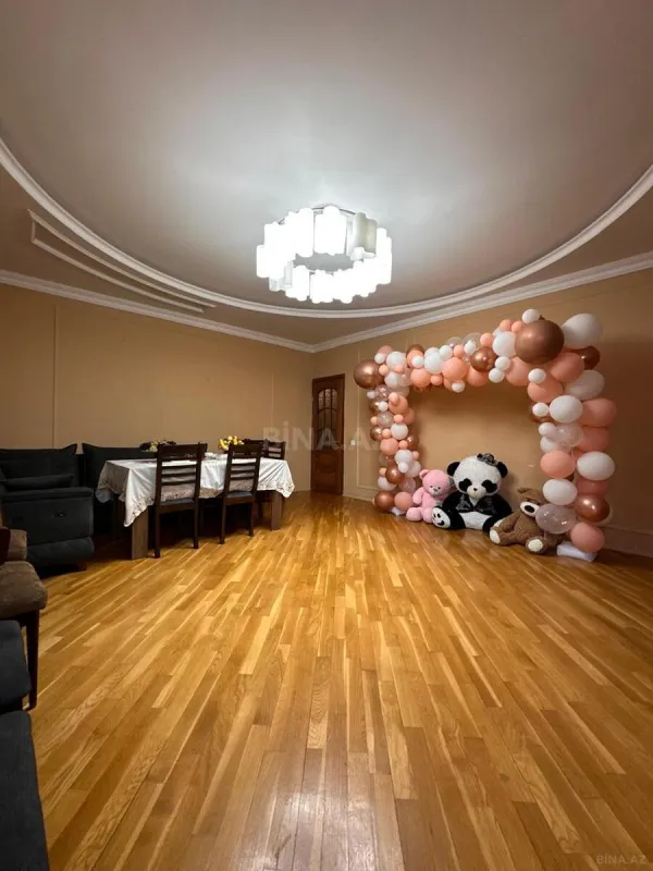 Satılır 3 otaqlı mənzil 130 m²