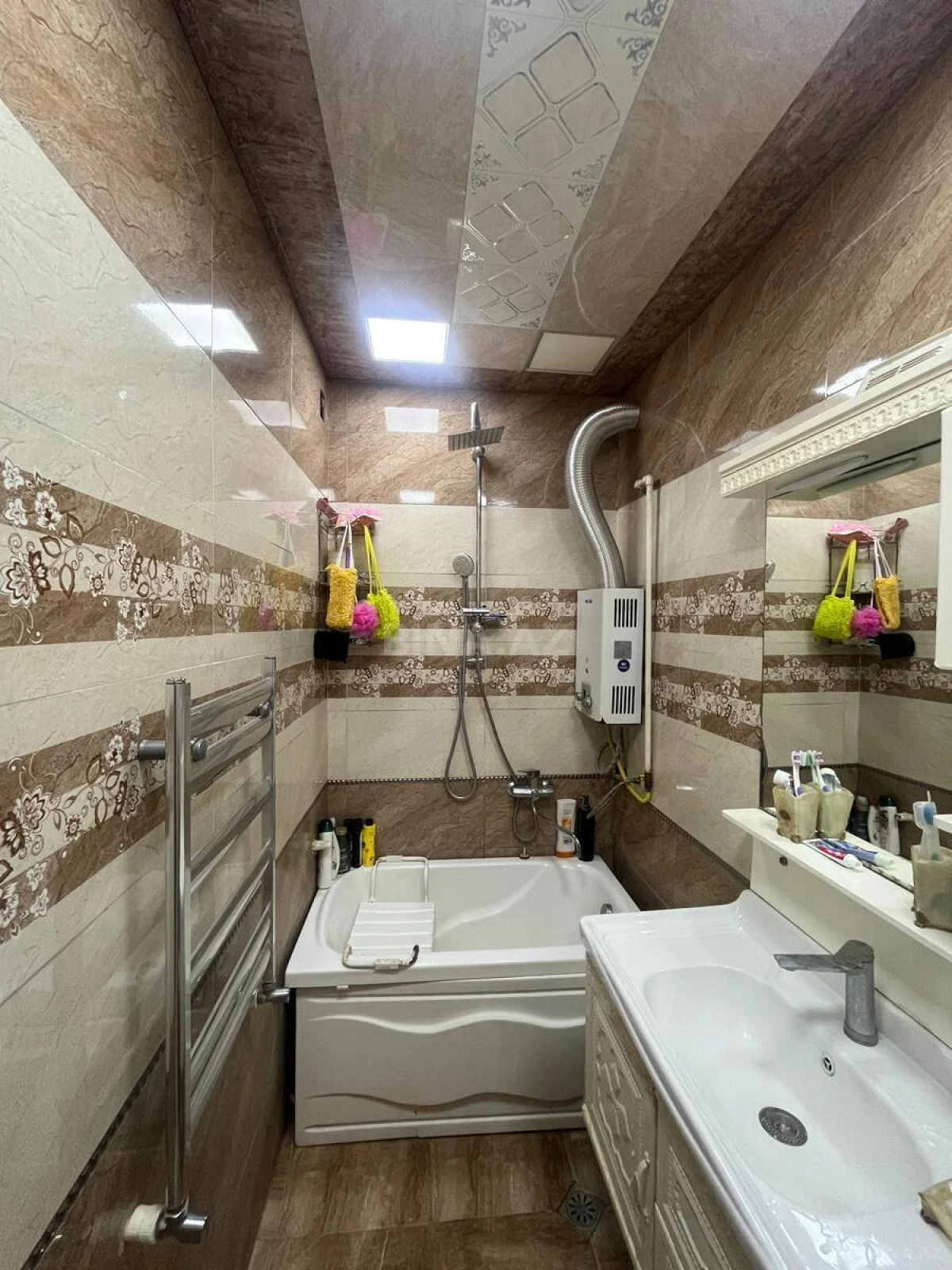 Satılır 4 otaqlı mənzil 100 m²