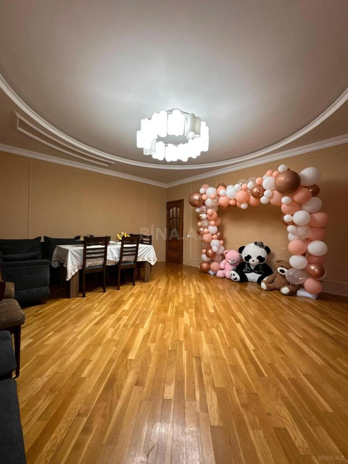 Satılır 3 otaqlı mənzil 130 m²