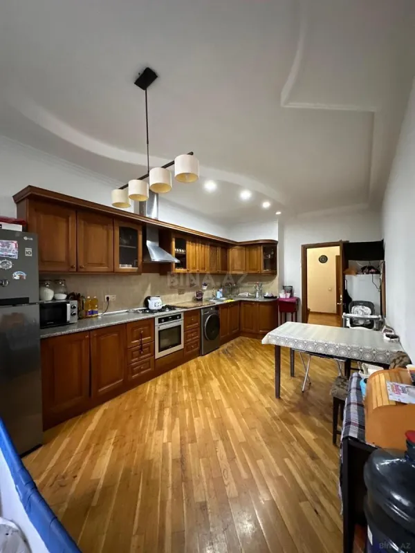 Satılır 3 otaqlı mənzil 130 m²