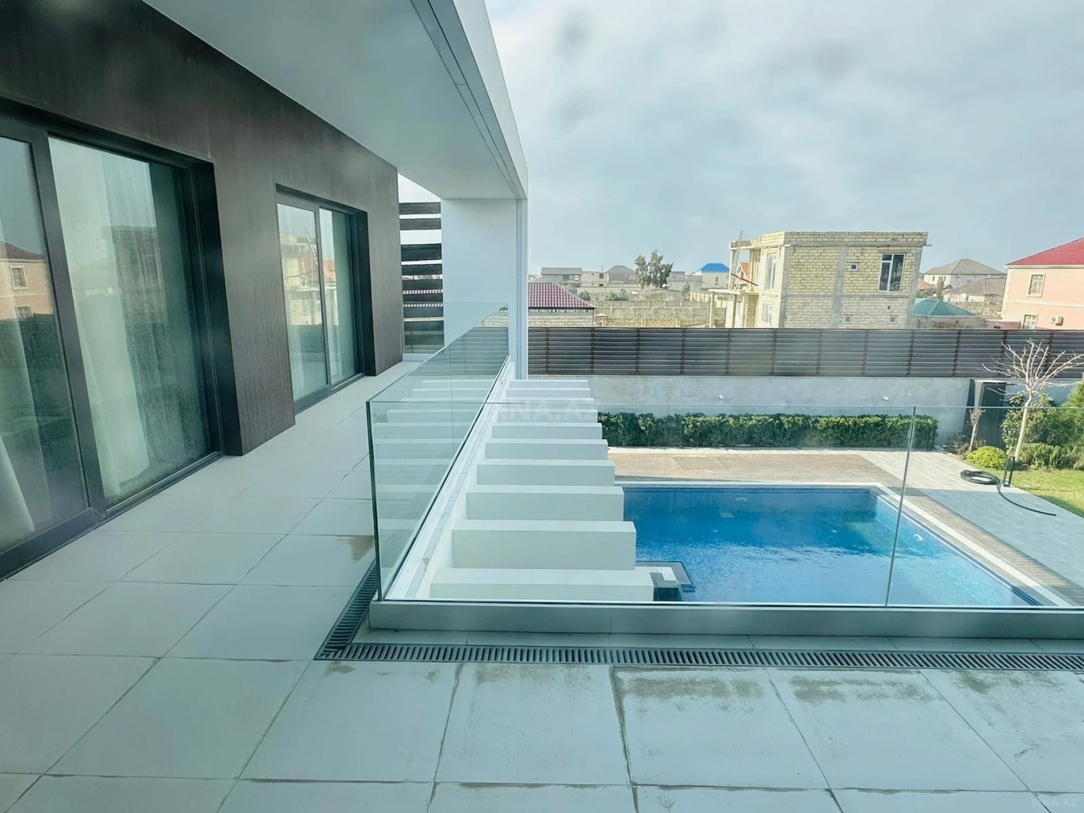 Kirayə verilir 5 otaqlı həyət evi 600 m²