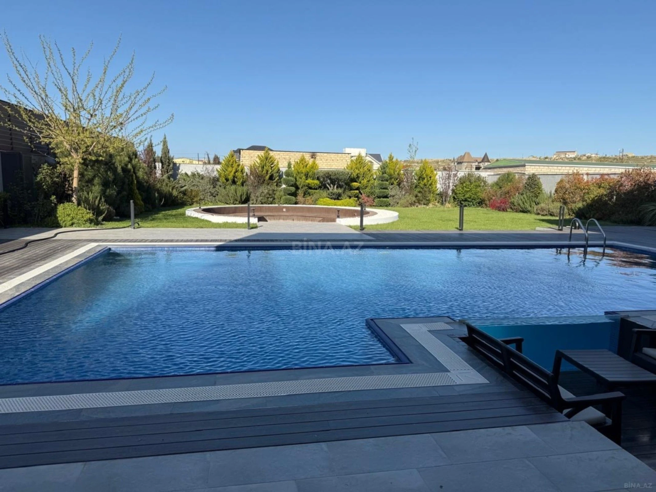 Kirayə verilir 5 otaqlı həyət evi 600 m²