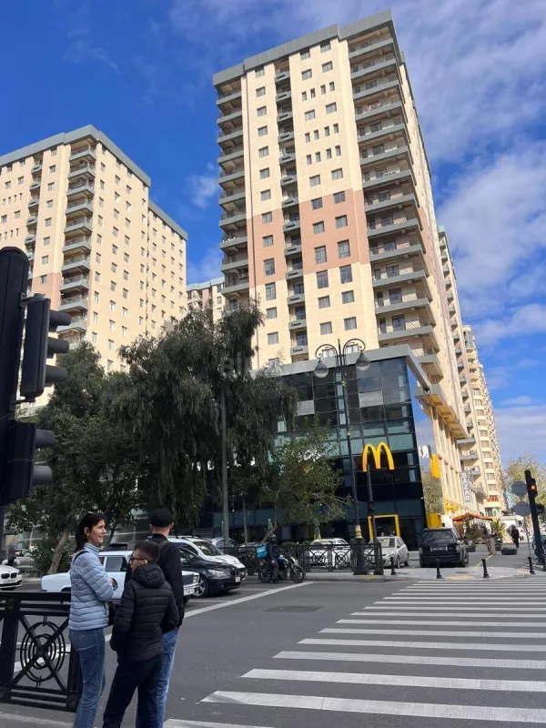 Satılır 4 otaqlı mənzil 160 m²