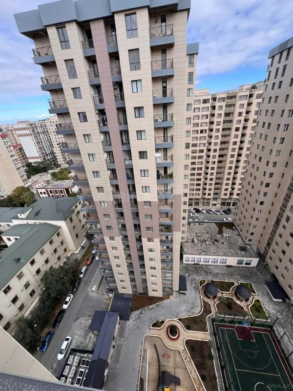 Satılır 4 otaqlı mənzil 160 m²