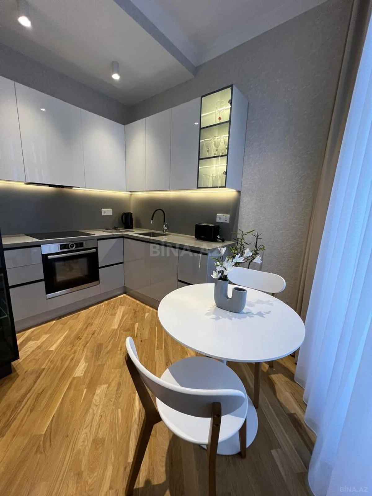 Kirayə verilir 2 otaqlı mənzil 80 m²