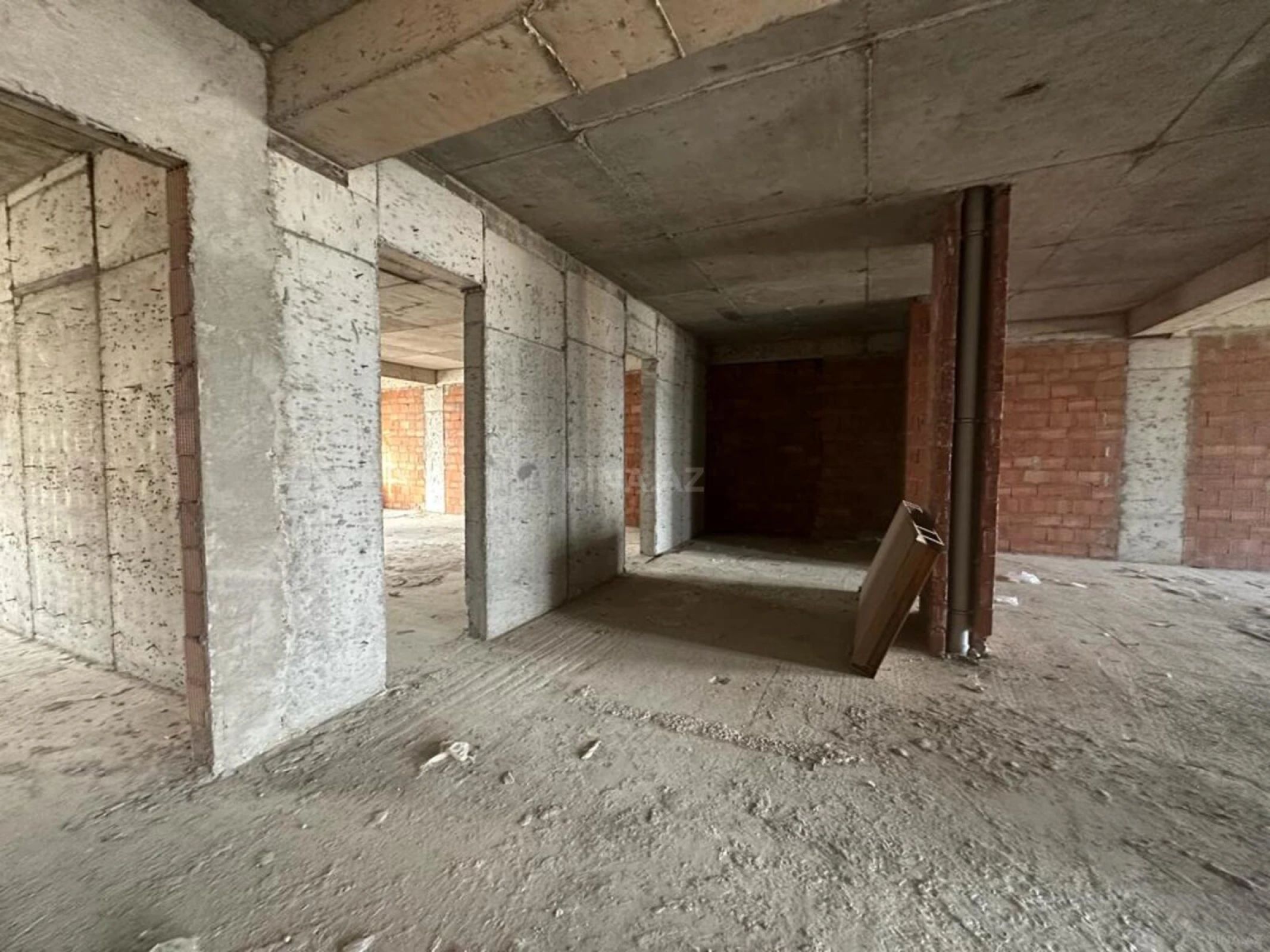 Satılır 2 otaqlı mənzil 119 m²