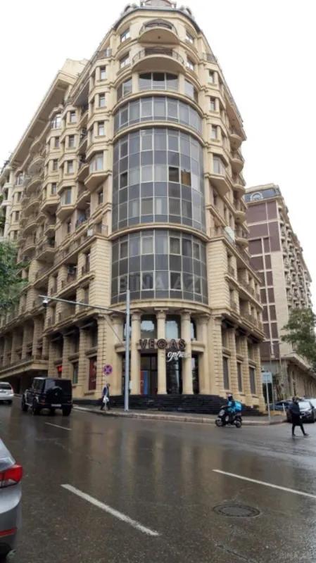 Satılır 2 otaqlı mənzil 119 m²