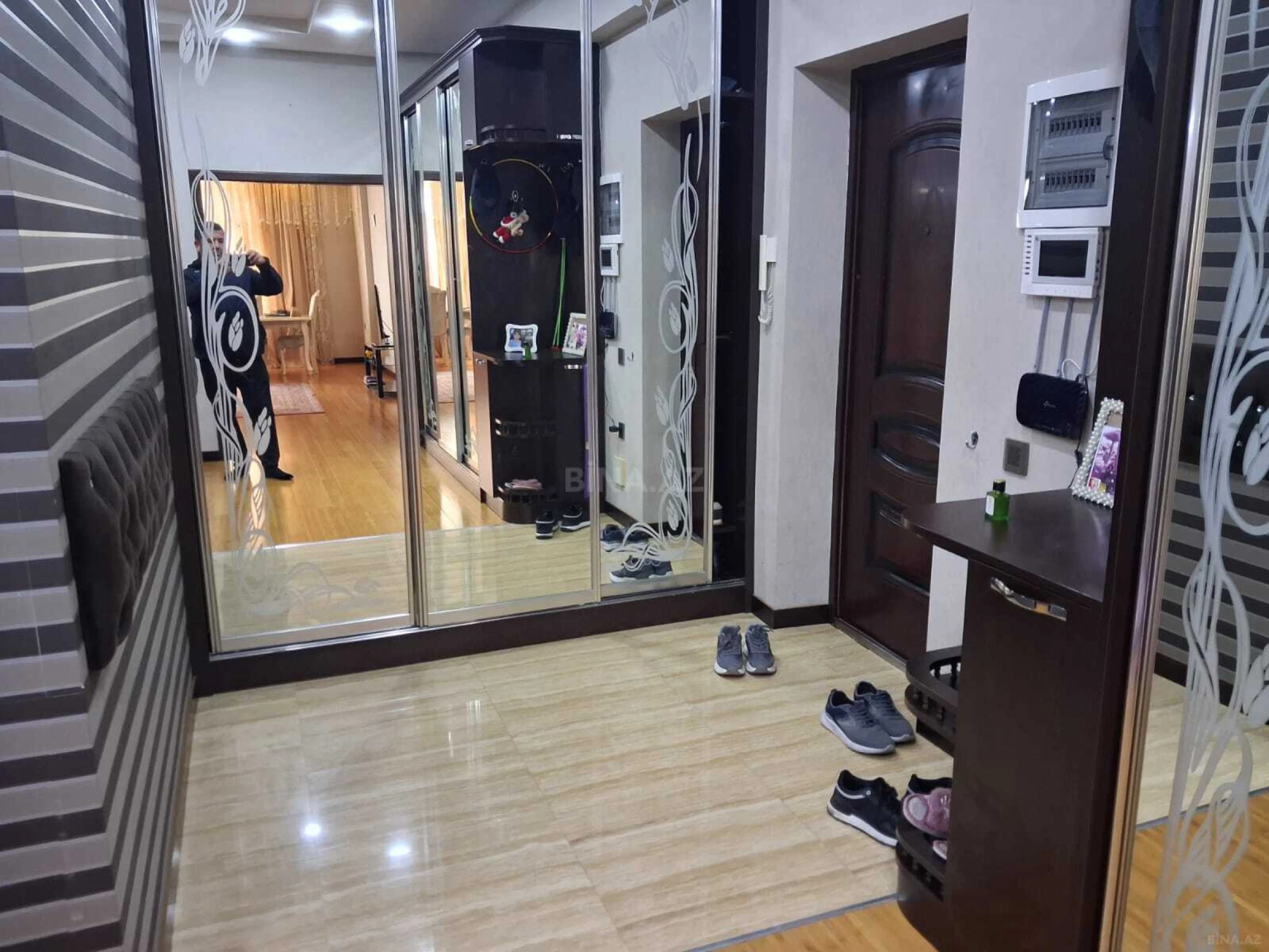 Satılır 3 otaqlı mənzil 165 m²