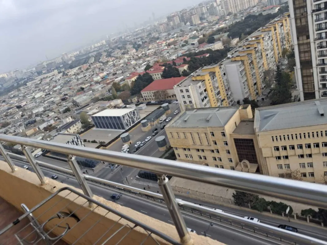 Satılır 3 otaqlı mənzil 165 m²