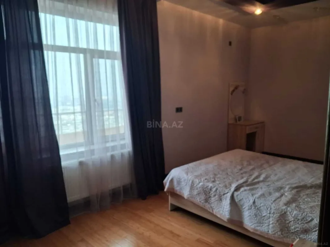 Satılır 3 otaqlı mənzil 165 m²