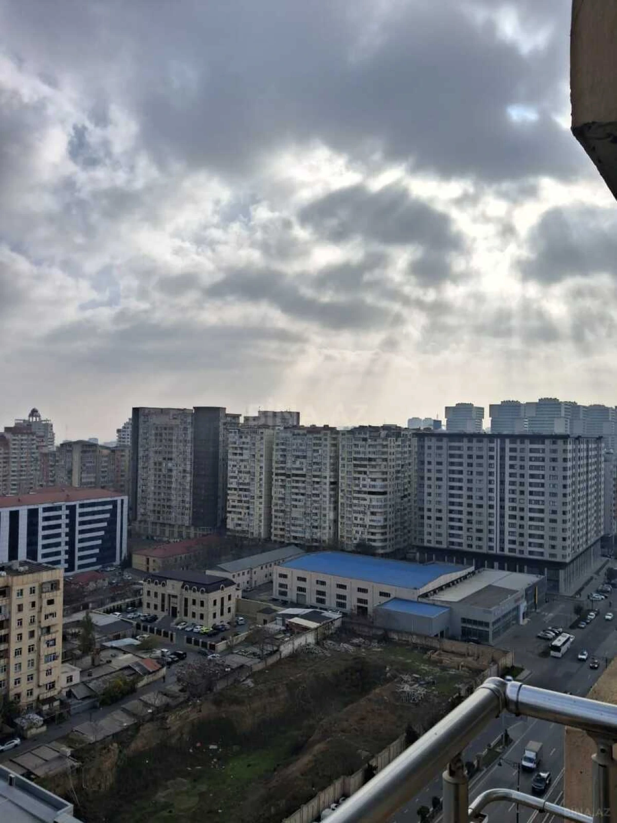 Satılır 3 otaqlı mənzil 165 m²