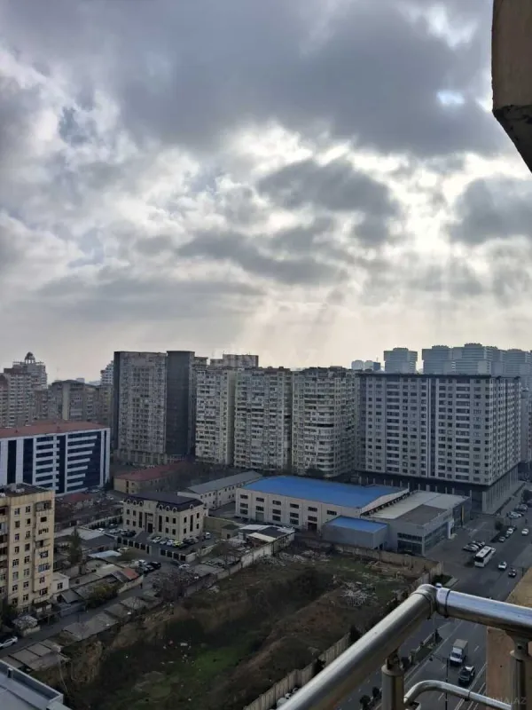 Satılır 3 otaqlı mənzil 165 m²