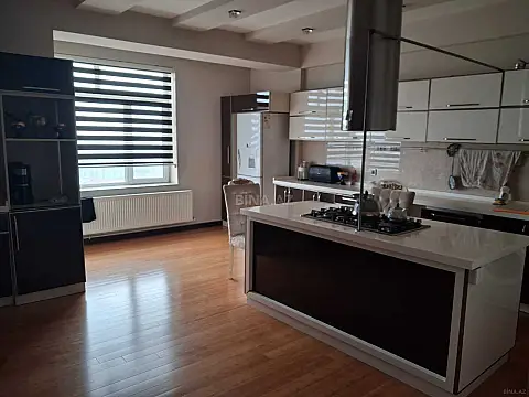 Satılır 3 otaqlı mənzil 165 m²