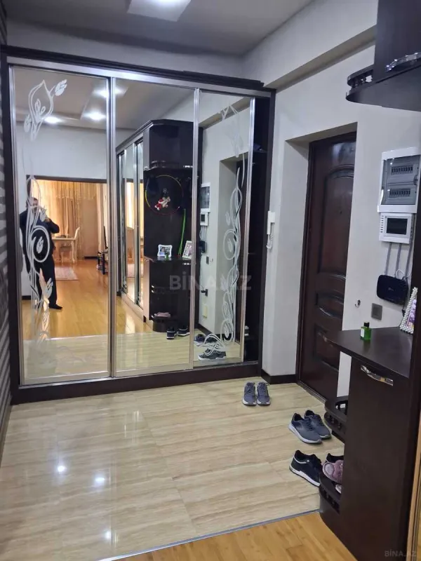 Satılır 3 otaqlı mənzil 165 m²