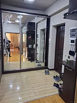 Satılır 3 otaqlı mənzil 165 m²