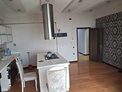 Satılır 3 otaqlı mənzil 165 m²