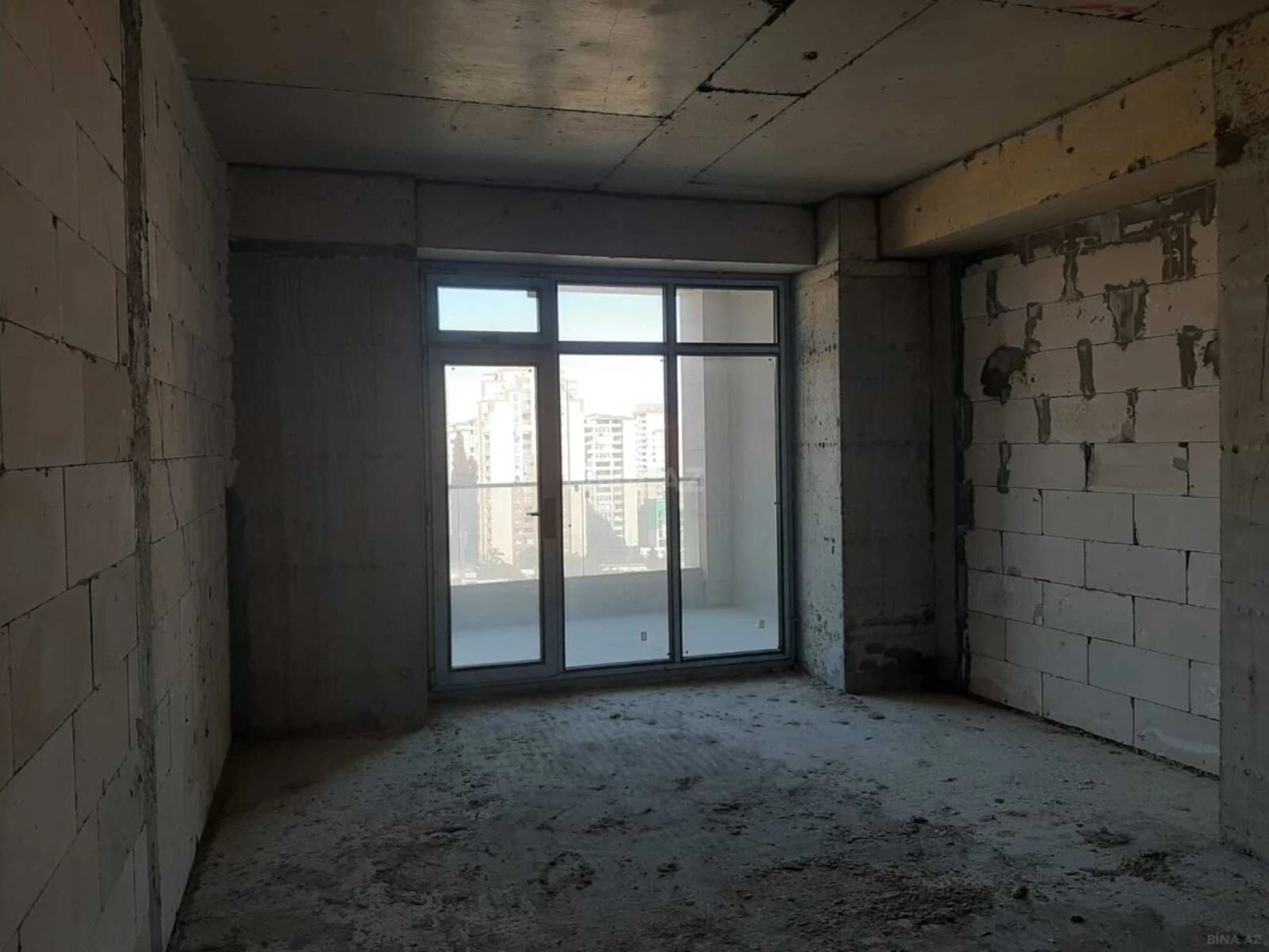Satılır 5 otaqlı mənzil 222 m²