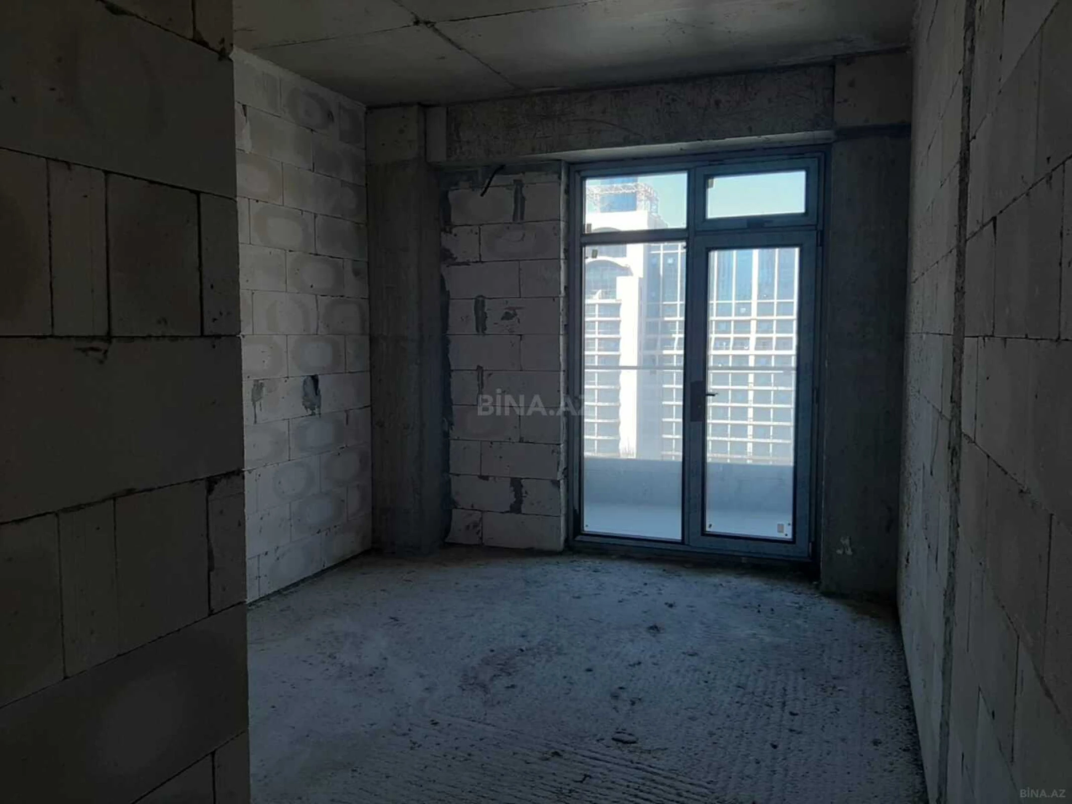 Satılır 5 otaqlı mənzil 222 m²
