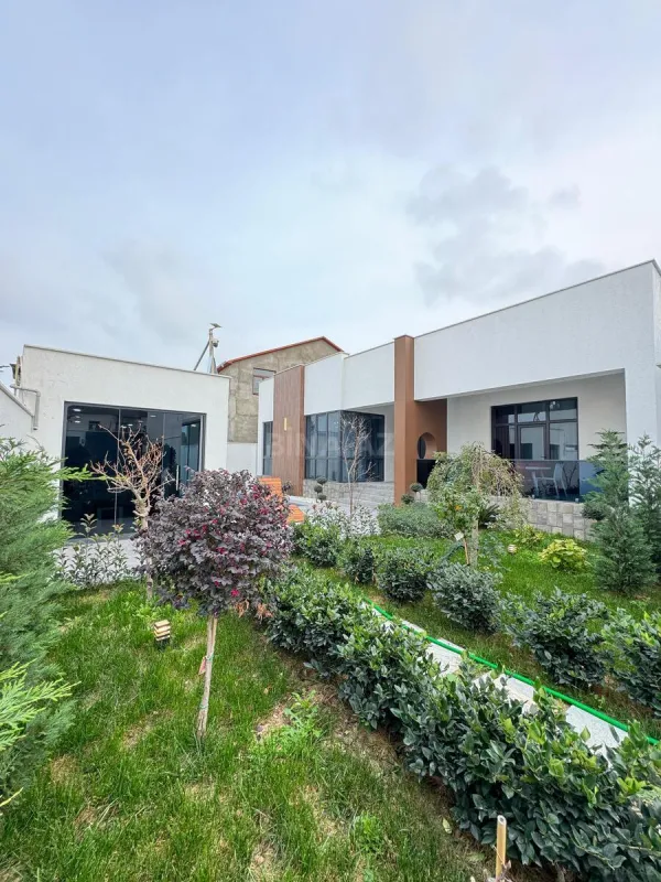 Satılır 4 otaqlı həyət evi 200 m²