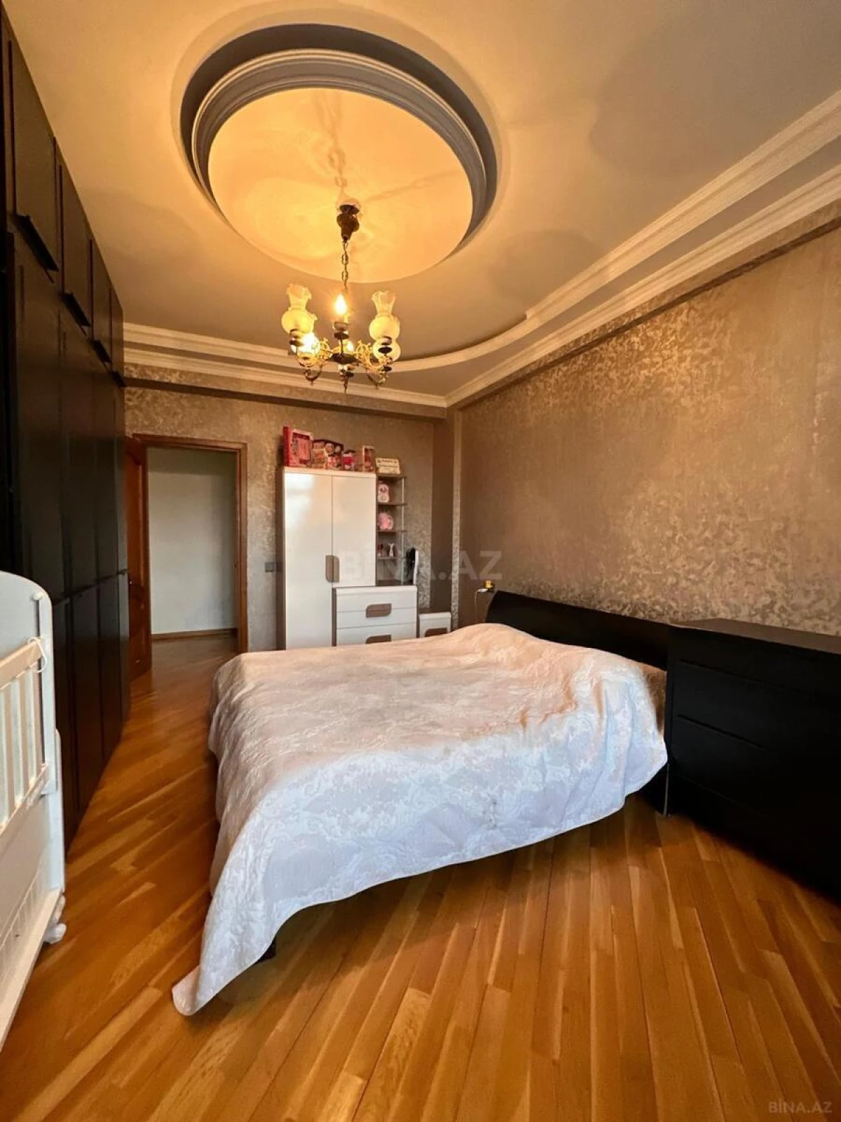 Satılır 3 otaqlı mənzil 130 m²