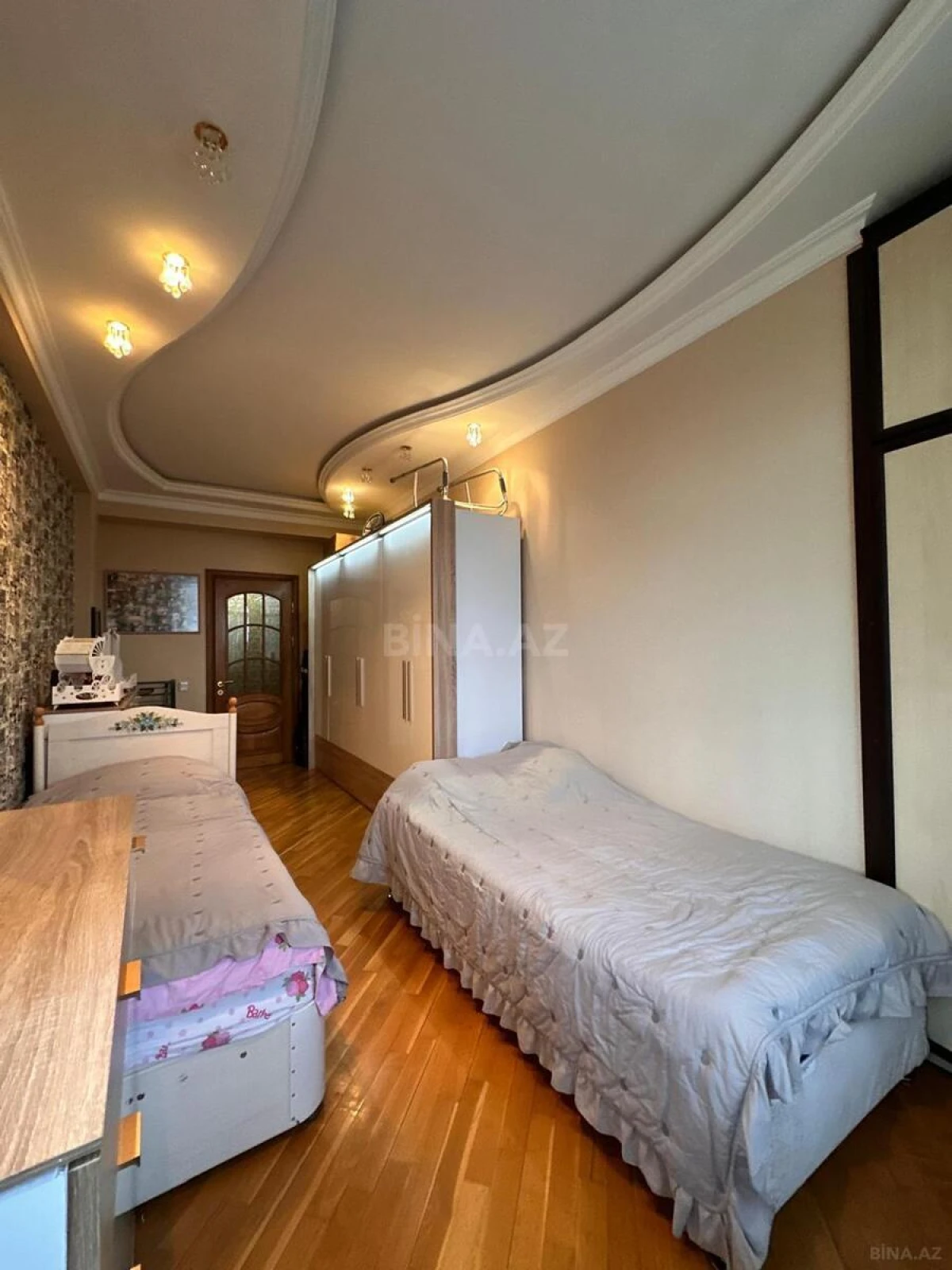 Satılır 3 otaqlı mənzil 130 m²