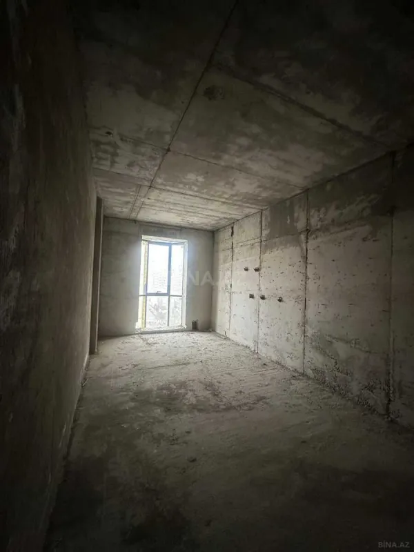 Satılır 4 otaqlı mənzil 242 m²