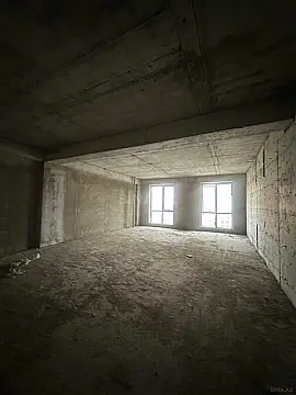 Satılır 4 otaqlı mənzil 242 m²