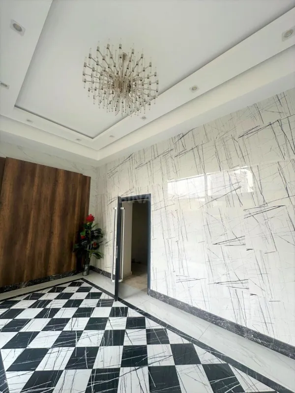 Satılır 4 otaqlı mənzil 242 m²