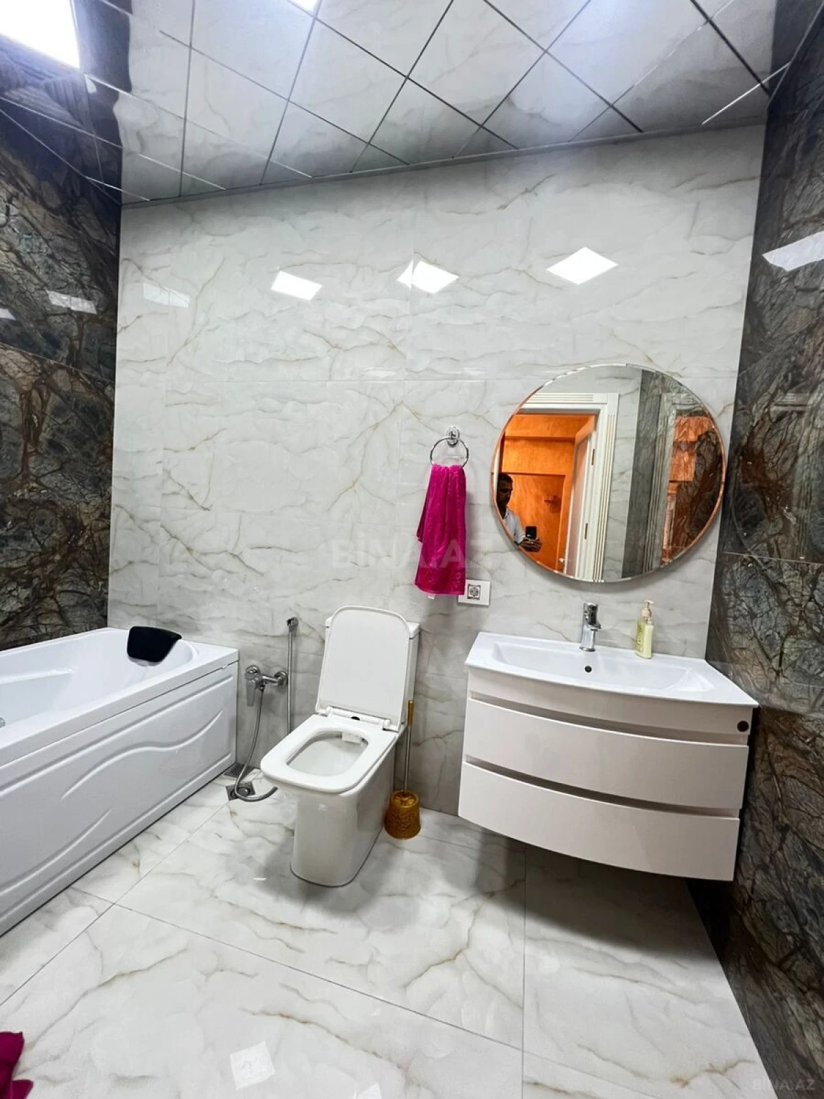 Satılır 4 otaqlı mənzil 176 m²