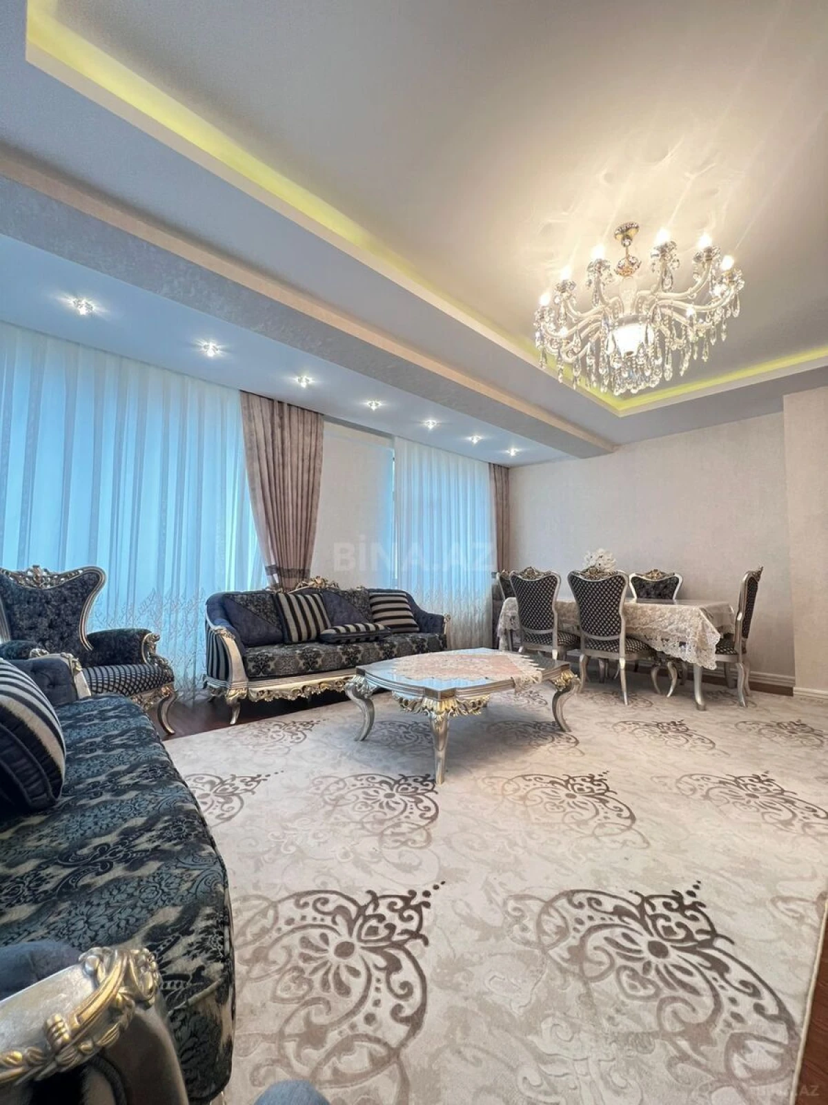 Satılır 4 otaqlı mənzil 176 m²