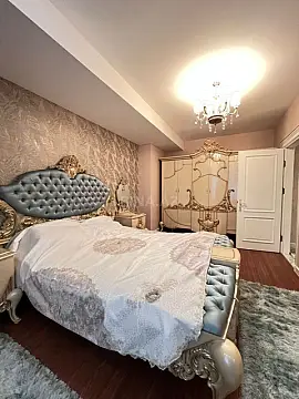 Satılır 4 otaqlı mənzil 176 m²