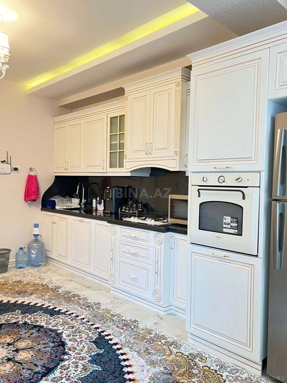Satılır 4 otaqlı mənzil 176 m²