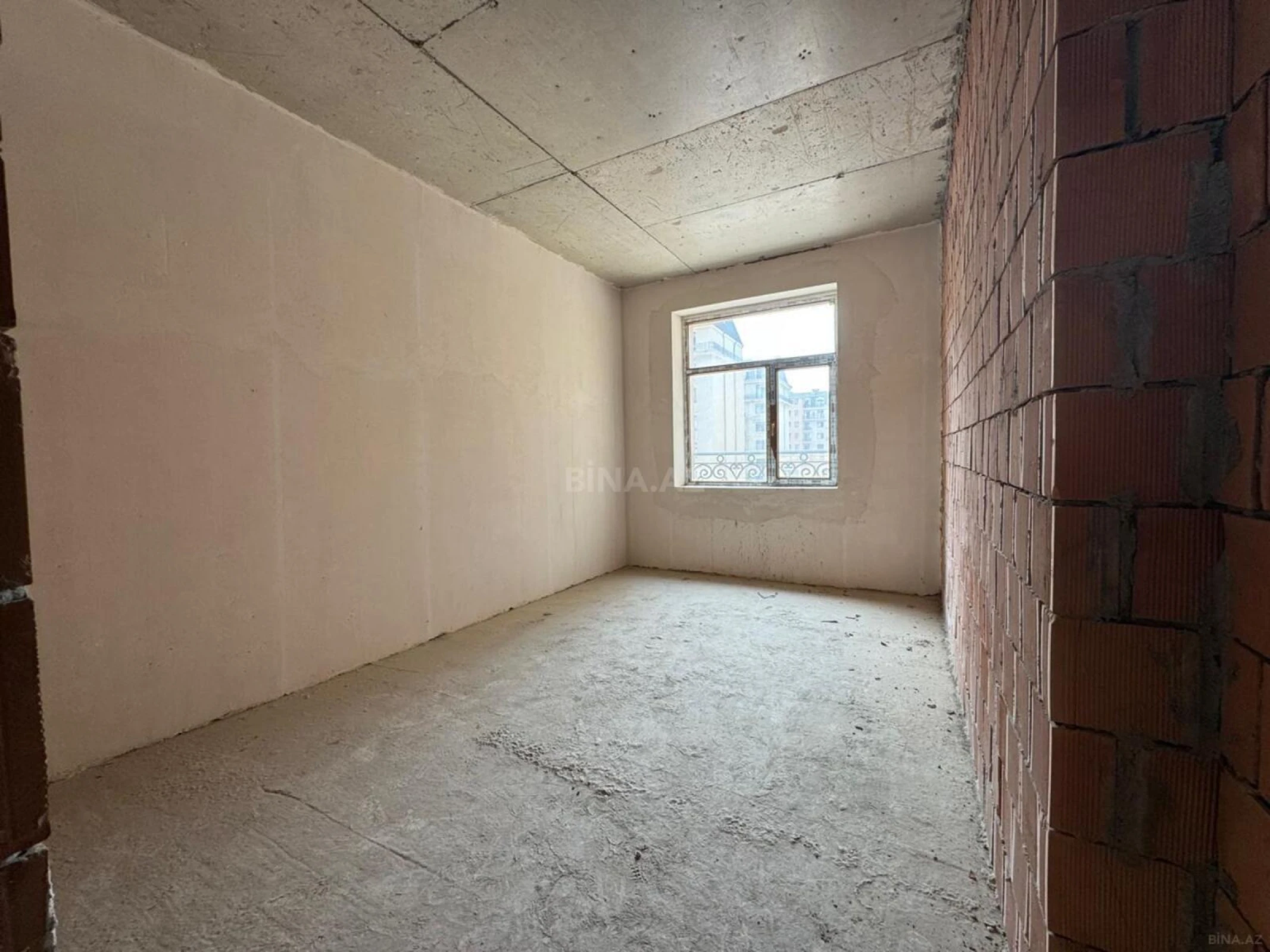 Satılır 3 otaqlı mənzil 140 m²