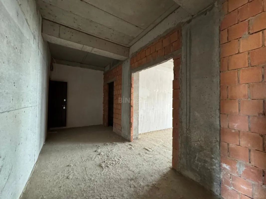 Satılır 3 otaqlı mənzil 140 m²