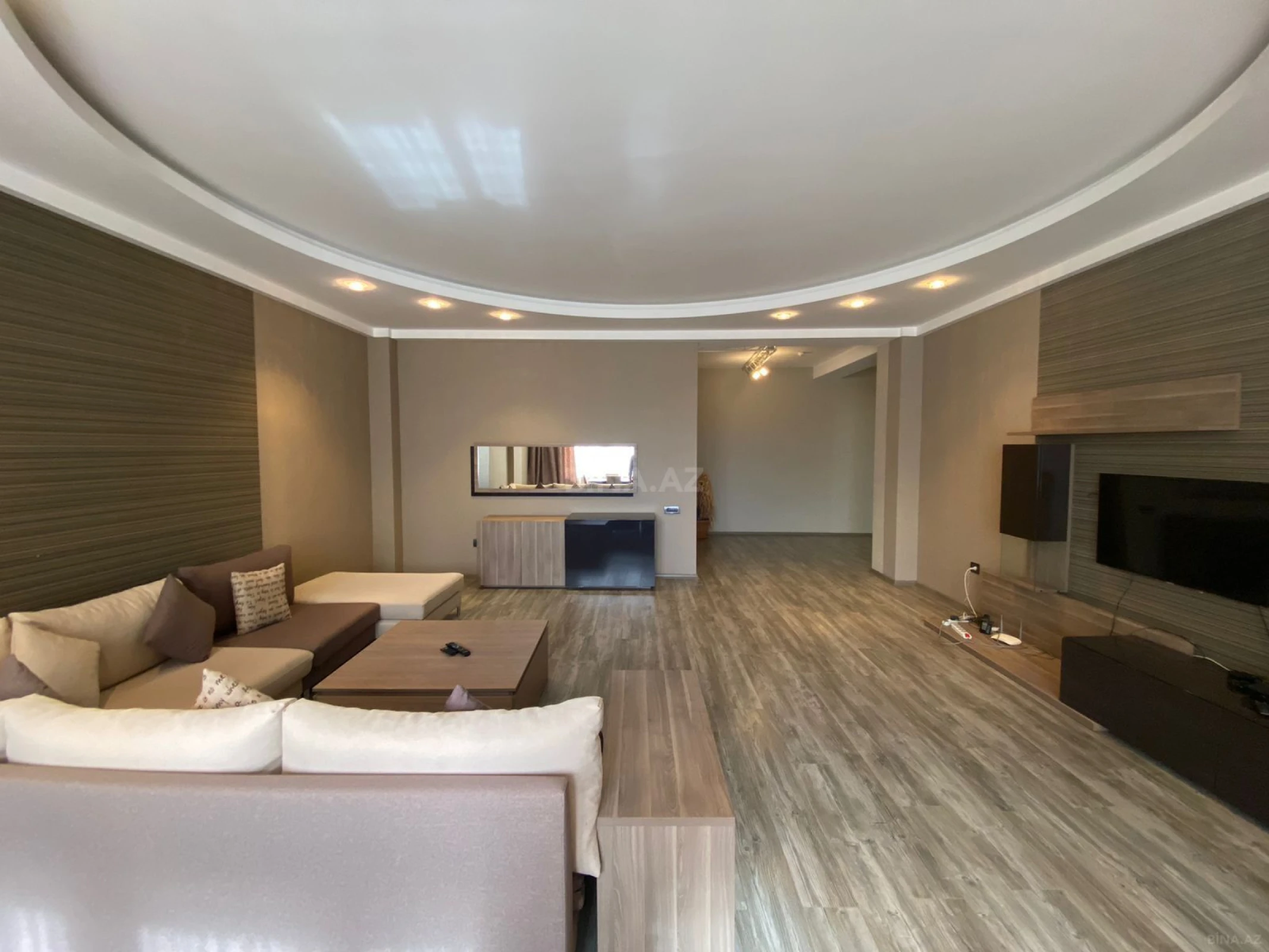 Kirayə verilir 4 otaqlı mənzil 200 m²