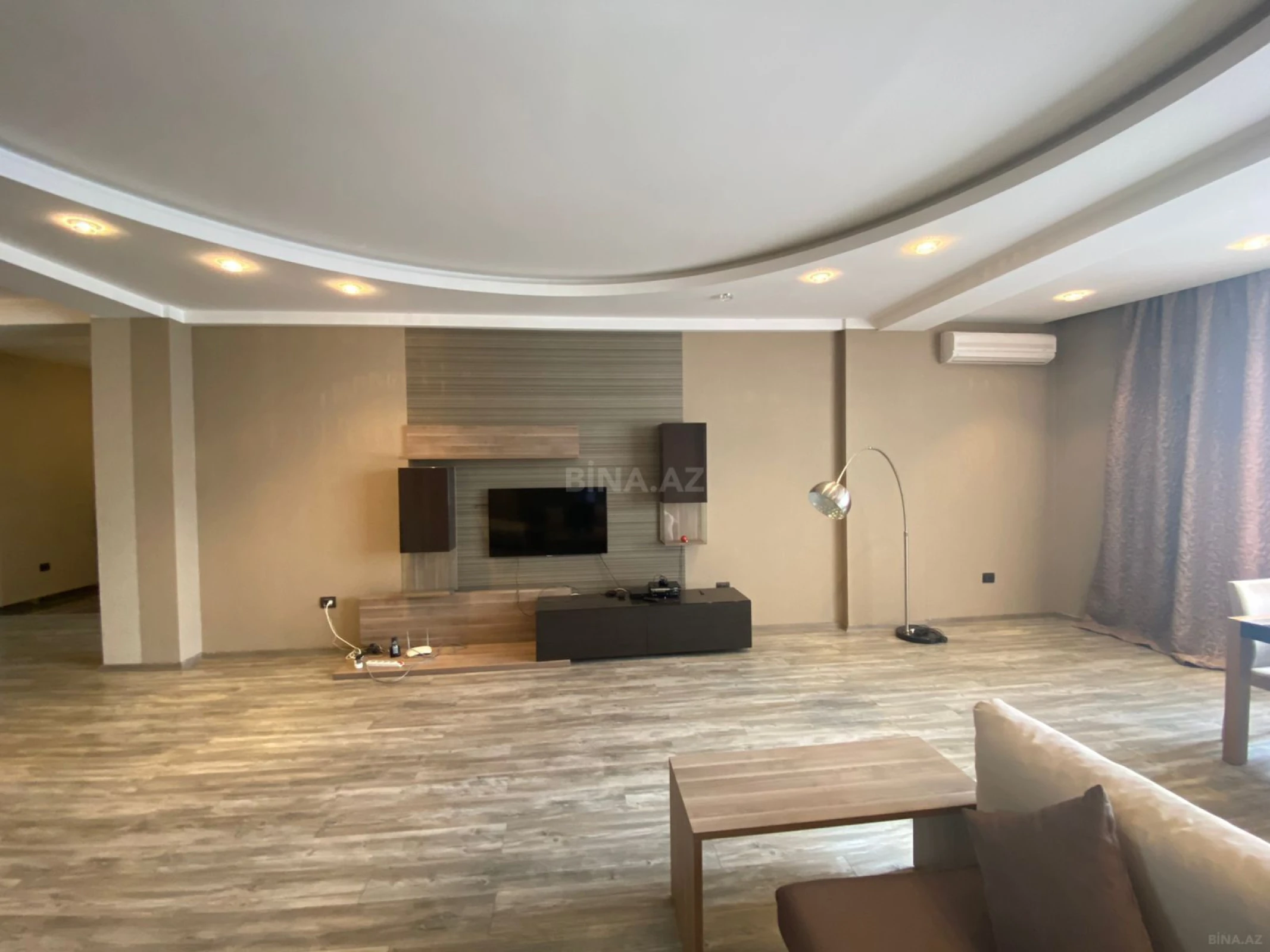 Kirayə verilir 4 otaqlı mənzil 200 m²