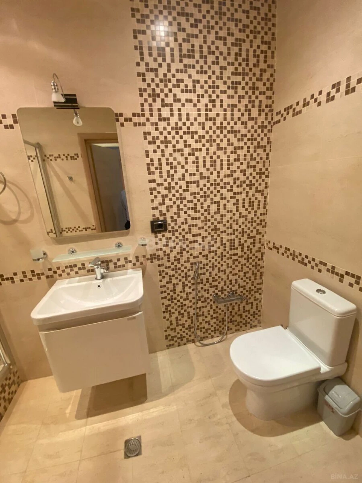 Kirayə verilir 4 otaqlı mənzil 200 m²