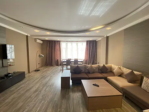 Kirayə verilir 4 otaqlı mənzil 200 m²