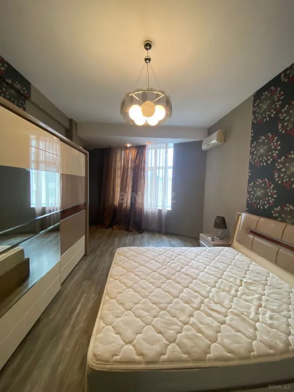 Kirayə verilir 4 otaqlı mənzil 200 m²
