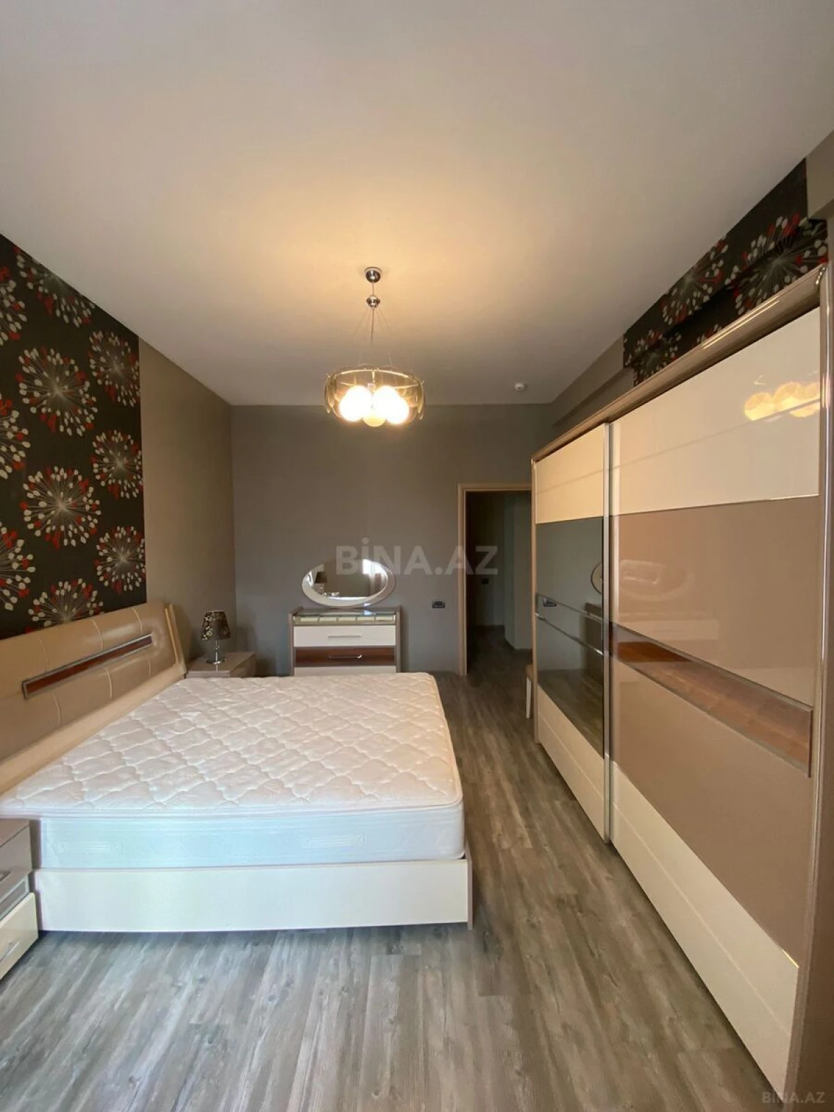 Kirayə verilir 4 otaqlı mənzil 200 m²
