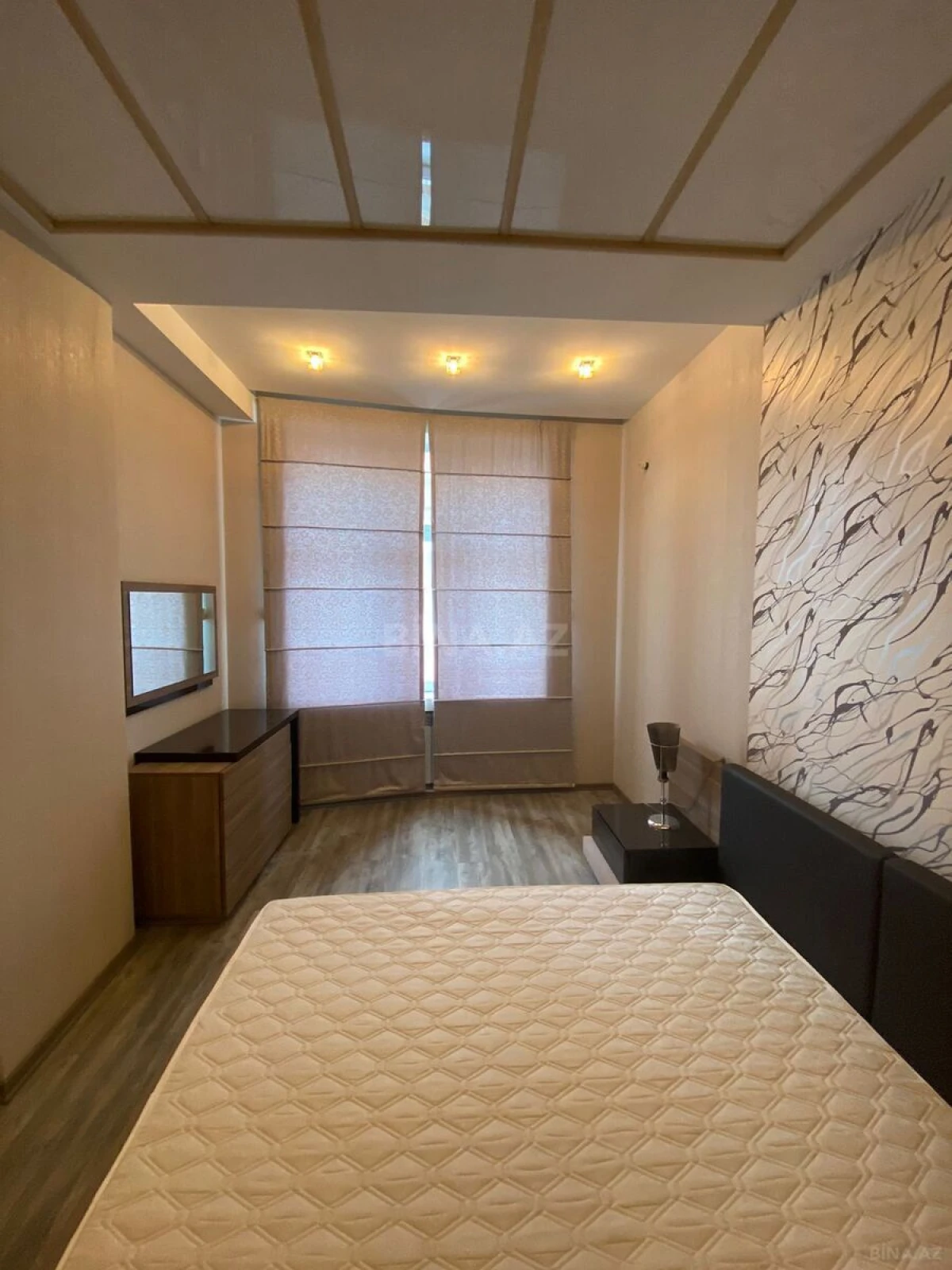 Kirayə verilir 4 otaqlı mənzil 200 m²