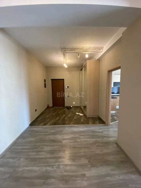Kirayə verilir 4 otaqlı mənzil 200 m²